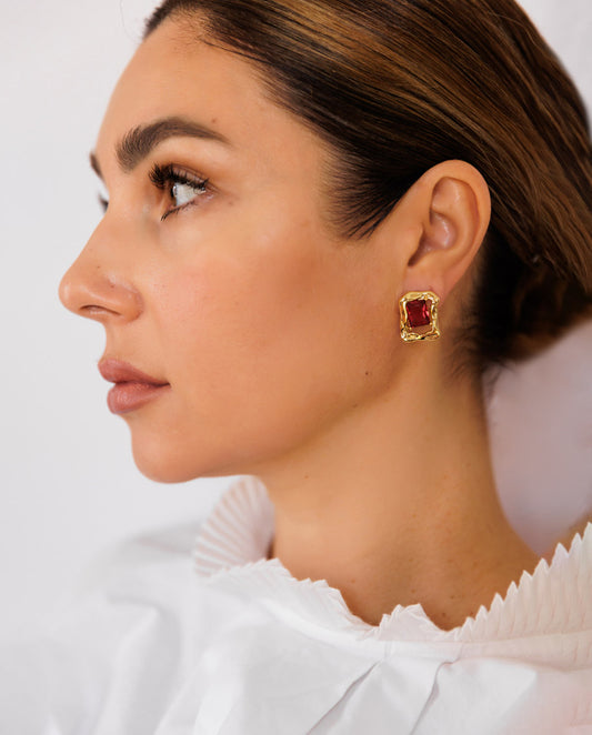 Daphne - elegant stud earrings 18k gold plated with red stones