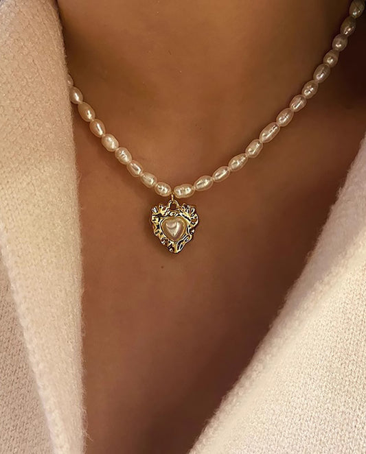 Cassiopeia - Elegant classic freshwater pearls necklace with 18k gold plated finishing with heart shape pedant