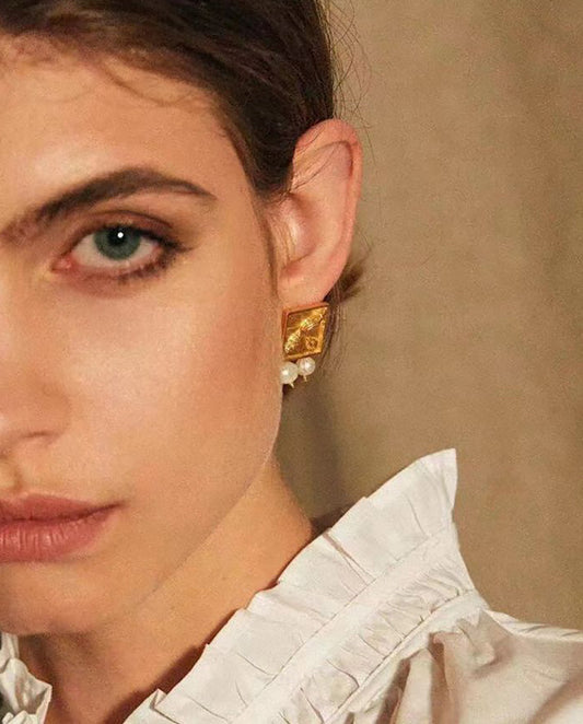 Rose - 18k gold plated square-shaped earrings with pearls