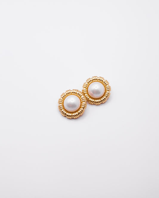 Zariah - 18k gold plated studs earrings vintage-inspired with fake pearls