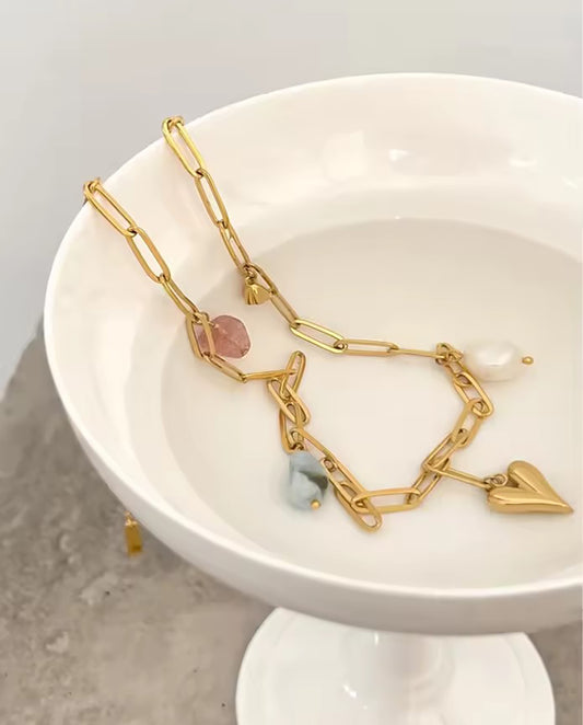 Theodora - 18k gold plated chain necklace heart-shaped gold pendant, gold color