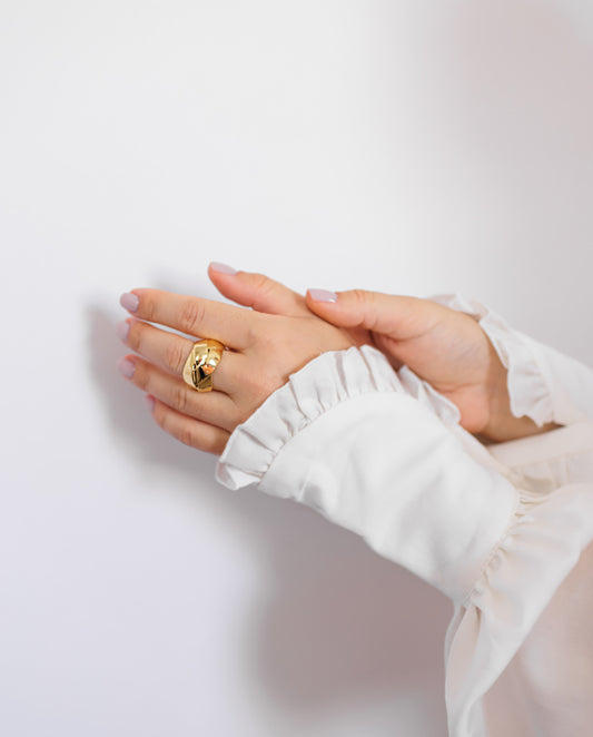 Fia - 18k gold plated ring bold and modern design , gold-tone