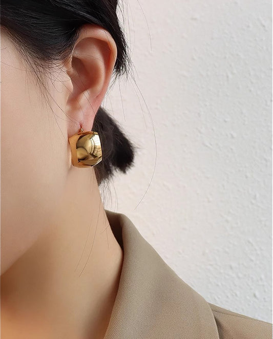 Fawn - 18k gold plated modern and elegant gold-tone hoop earrings