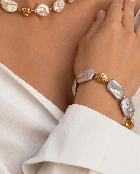 Victoria - natural pearls bracelet with 18k gold-tone accents