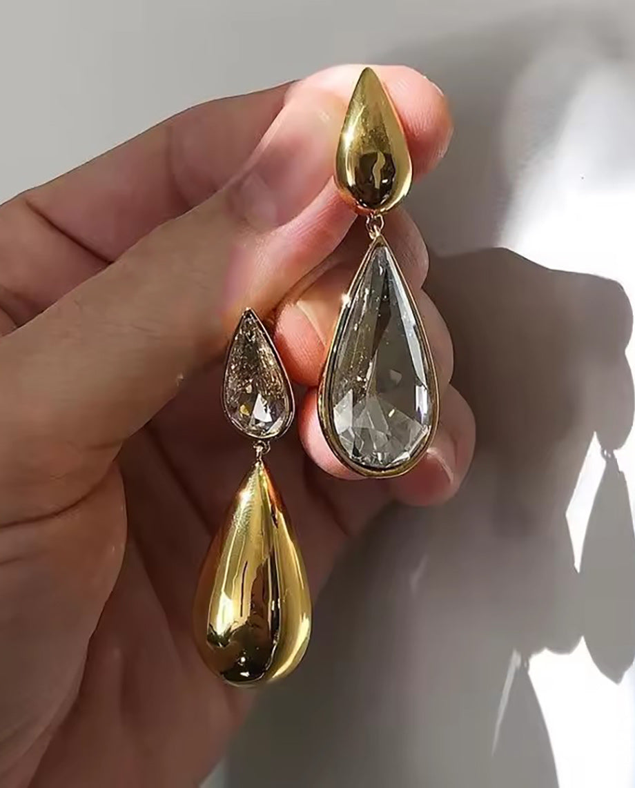 Odelia - striking design with a teardrop shape earrings