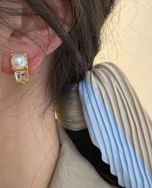 Lavender - 18k gold plated stud earrings with pearls ands stones