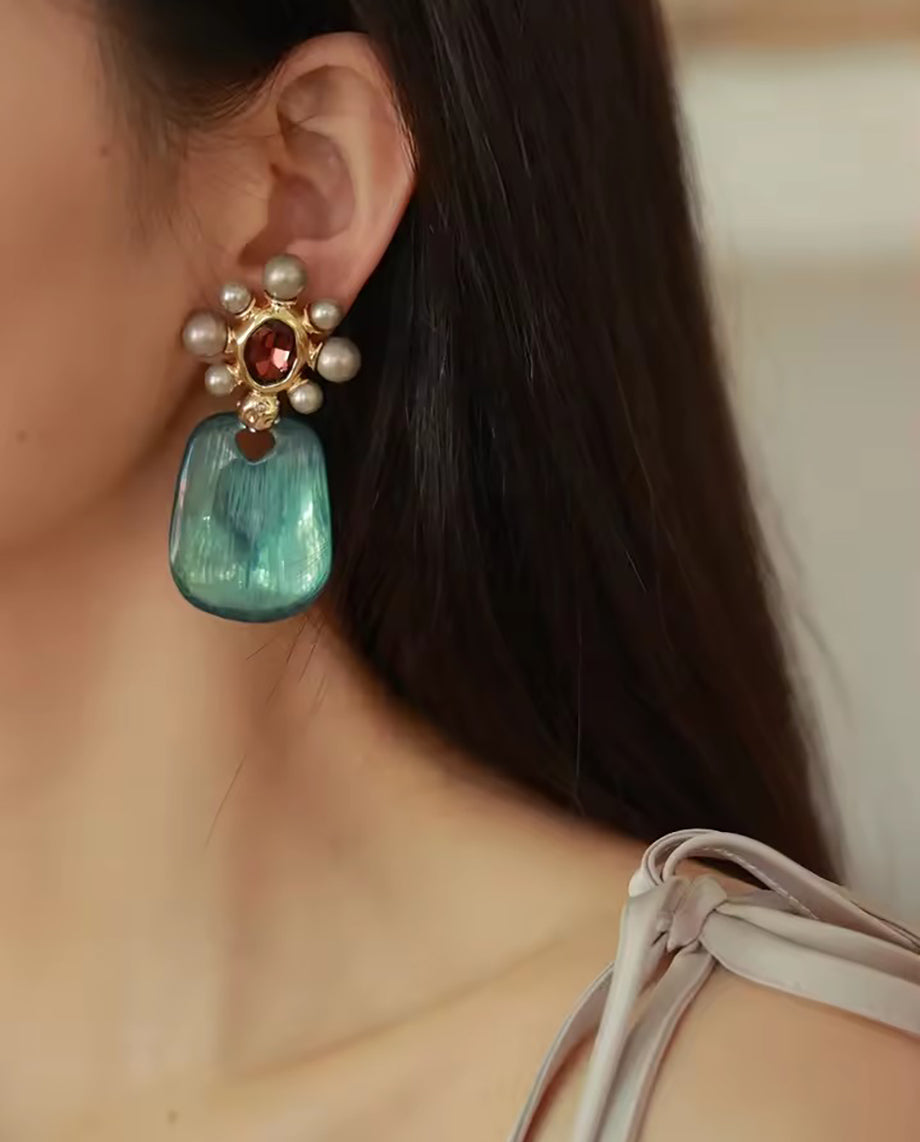 Zafira - earrings have a sophisticated, vintage-inspired aesthetic design