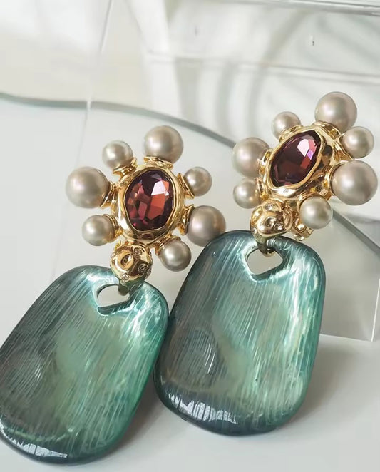 Zafira - earrings have a sophisticated, vintage-inspired aesthetic design