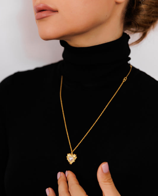 Hestia - Elegant 18k Gold Plated Necklace With Twisted Chain With Heart-Shaped Pendant Gold Color