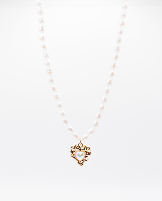 Cassiopeia - Elegant classic freshwater pearls necklace with 18k gold plated finishing with heart shape pedant