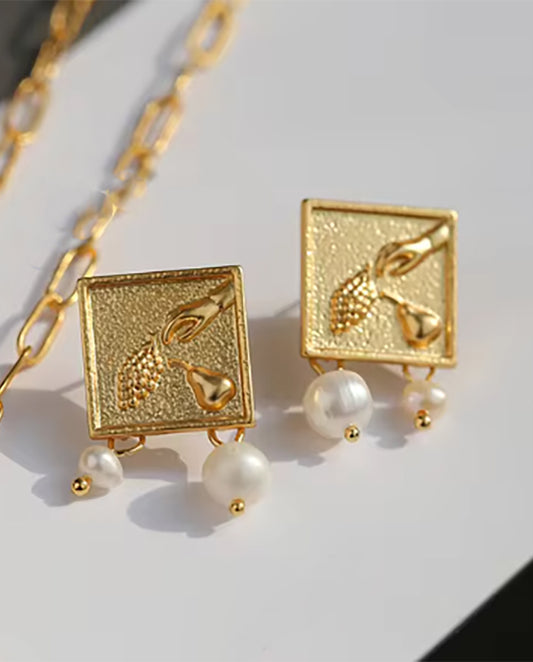 Rose - 18k gold plated square-shaped earrings with pearls