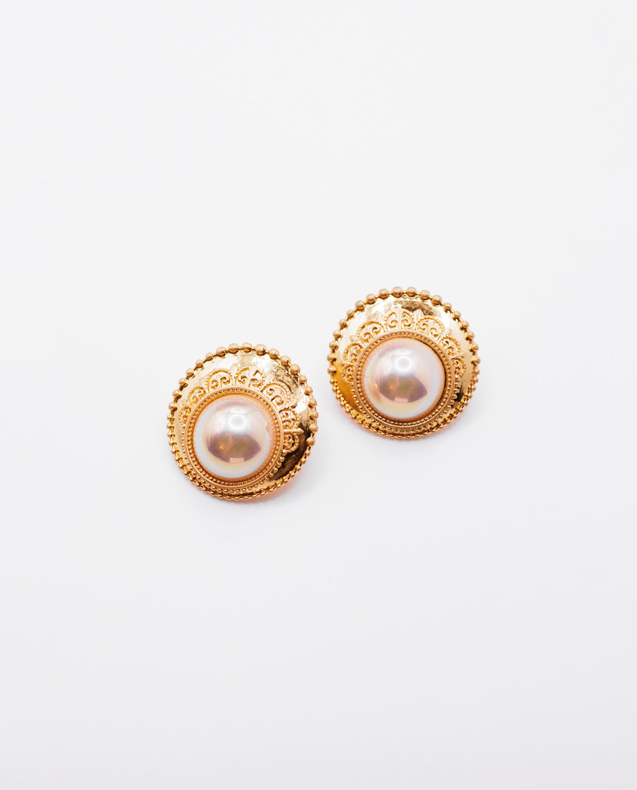 Zahia - 18k gold plated elegant design with circular frame earrings
