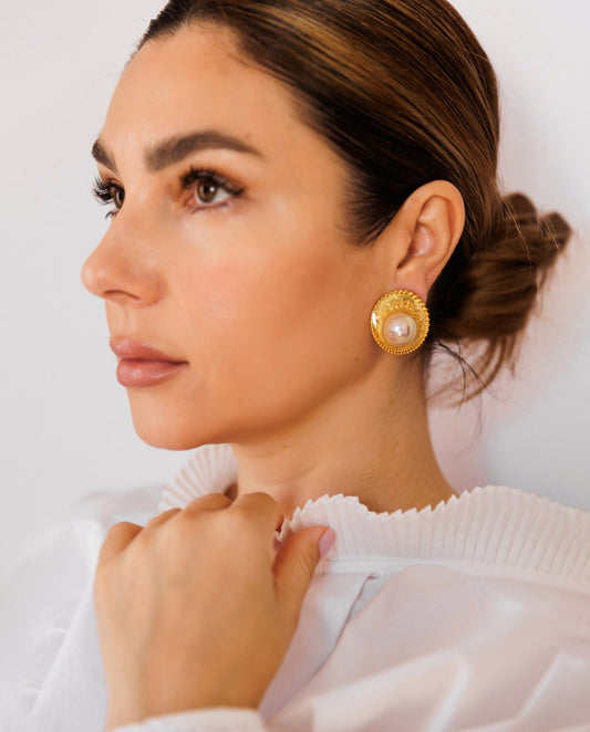 Zahia - 18k gold plated elegant design with circular frame earrings