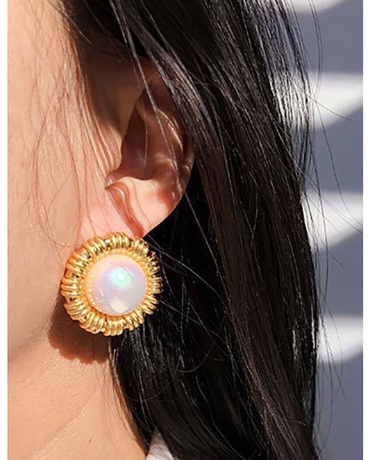 Zariah - 18k gold plated studs earrings vintage-inspired with fake pearls