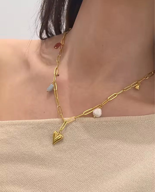 Theodora - 18k gold plated chain necklace heart-shaped gold pendant, gold color