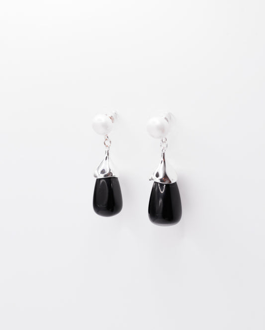 Amorette - 18k gold plated stud earrings with black and white elements