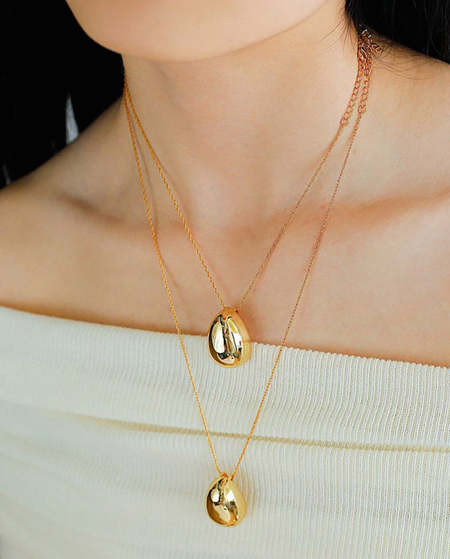 Azalea - 18k gold plated classic chain necklace with teardrop-shaped pendant , gold color