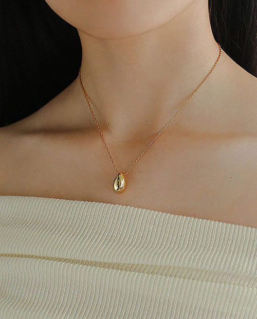 Azalea - 18k gold plated minimalistic chain necklace with teardrop-shaped pendant gold color