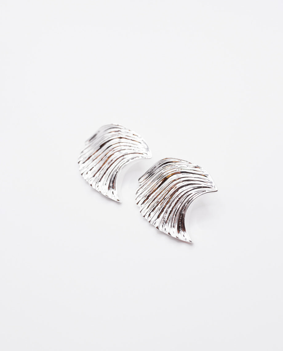 Wrenlin - 18k gold plated wave-like patterns stud earrings , silver color