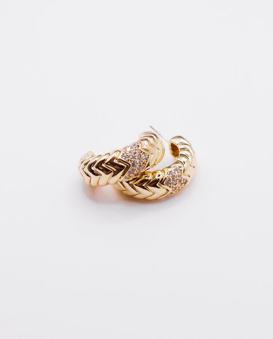 Viola - 18k gold plated bold and sophisticated design, gold color