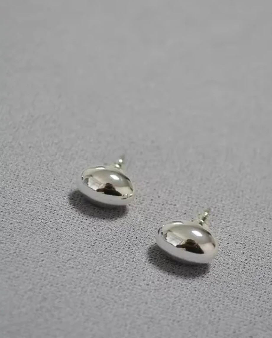 Solara - 18k gold plated simple and elegant stud earrings