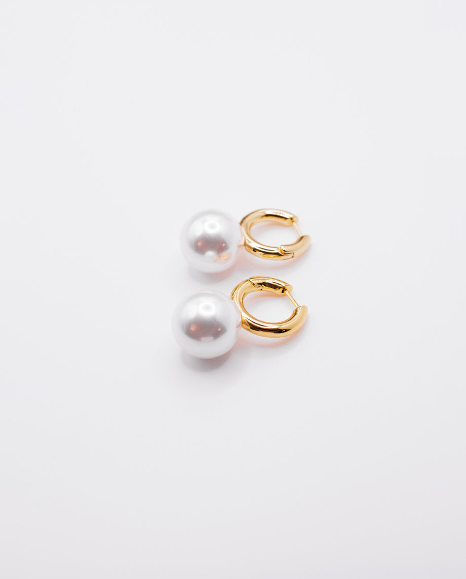 Hera - 18k gold plated sophisticated drop earrings with pearls