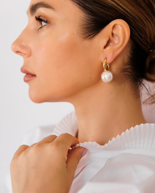 Hera - 18k gold plated sophisticated drop earrings with pearls