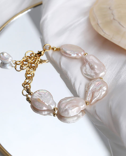 Xyla - freshwater elegant pearls bracelet with 18k gold finishing