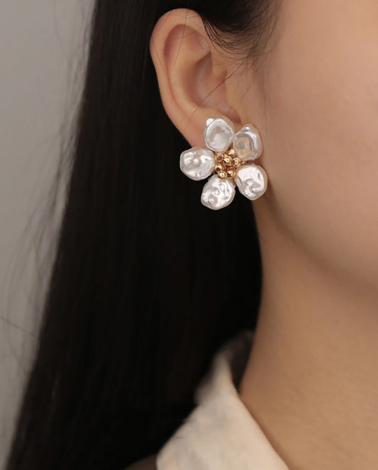Clarisse - elegant flora design earrings with natural pearls