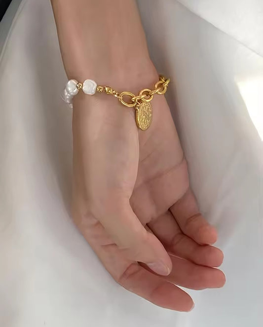 Aveline - natural pearls bracelet with 18k gold plated finishing with coins pedant