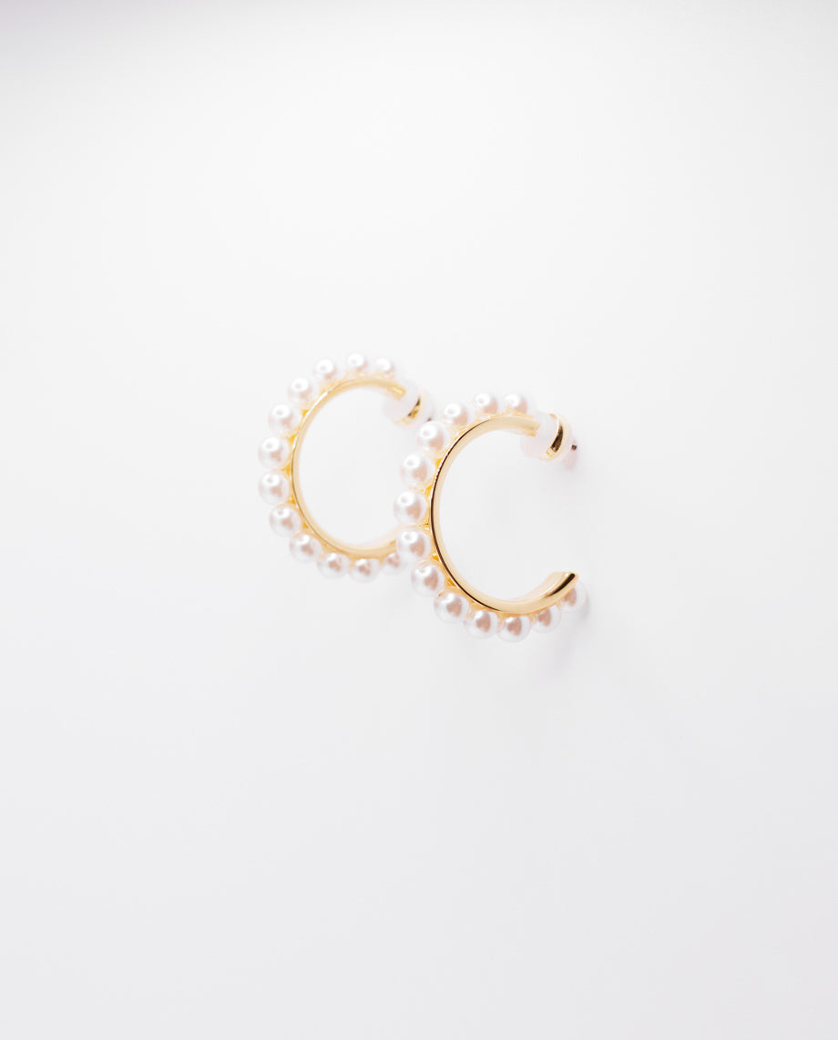 Yara - a pair of elegant 18k gold plated hoops earrings