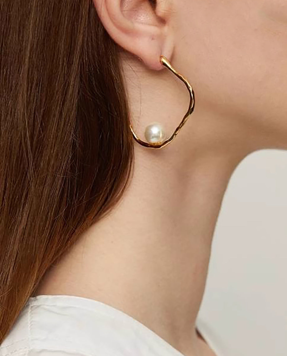 Clover - 18k gold plated artistic hoop earrings , gold color