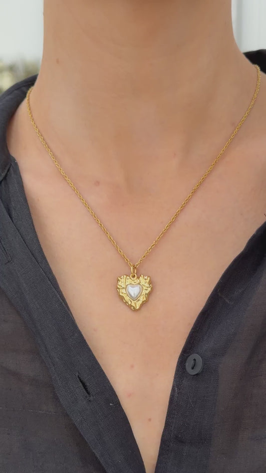 Hestia - Elegant 18k Gold Plated Necklace With Twisted Chain With Heart-Shaped Pendant Gold Color