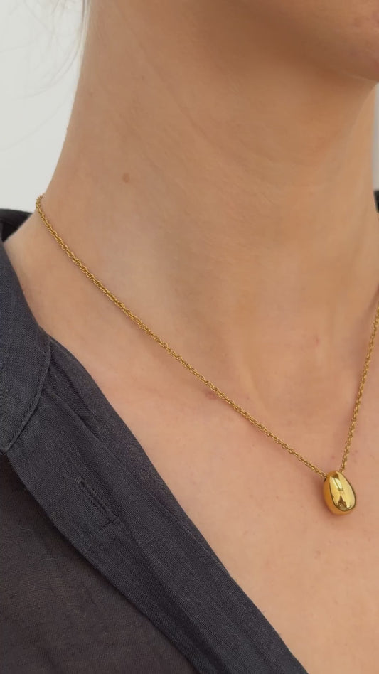 Azalea - 18k gold plated minimalistic chain necklace with teardrop-shaped pendant gold color